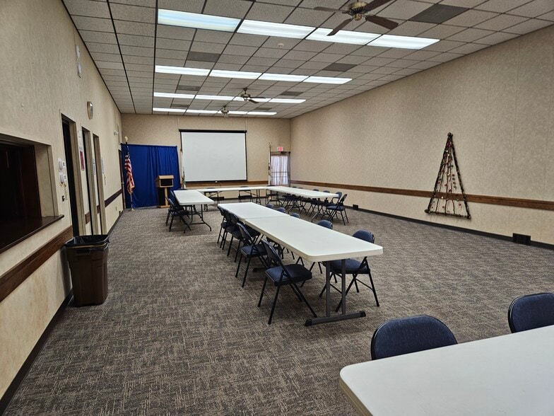 100 Manhattan Rd, Joliet, IL for lease - Building Photo - Image 2 of 9