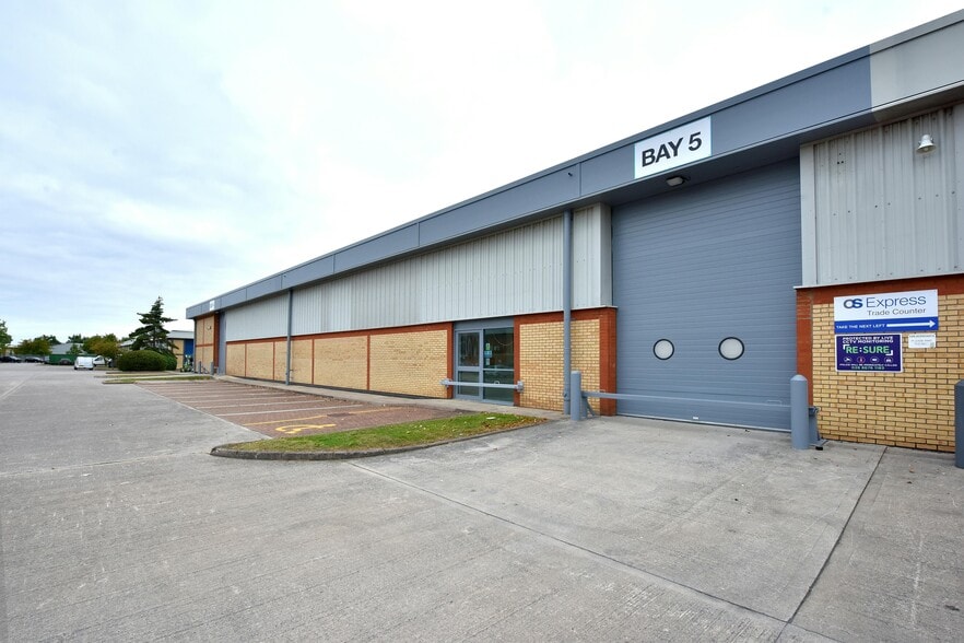 Castlehill Industrial Estate, Horsfield Way Way, Stockport for lease - Building Photo - Image 3 of 22