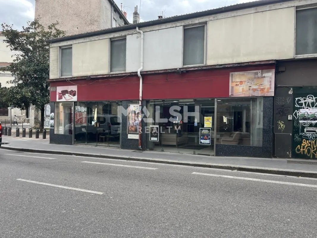 Commerce de détail dans Lyon à louer Photo du bâtiment- Image 1 de 4