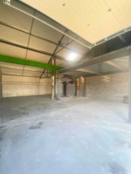 Flex in Lille for lease - Interior Photo - Image 3 of 5
