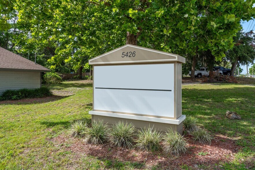 5426 Crafts St, New Port Richey, FL à louer - Photo du bâtiment - Image 3 de 7