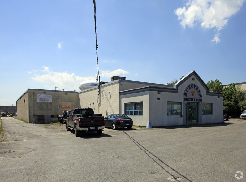 130 Manville Rd, Toronto, ON à vendre - Photo principale - Image 1 de 4