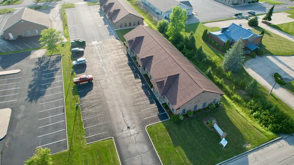 3621 N Everbrook Ln, Muncie, IN for sale - Building Photo - Image 2 of 9