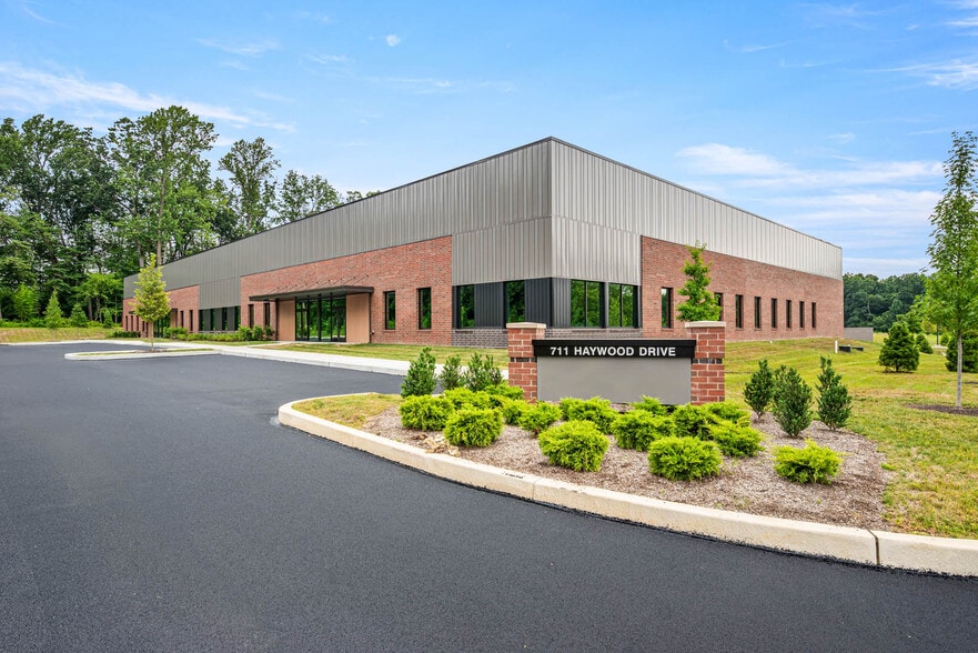 713 Haywood Dr, Exton, PA for lease - Building Photo - Image 2 of 4