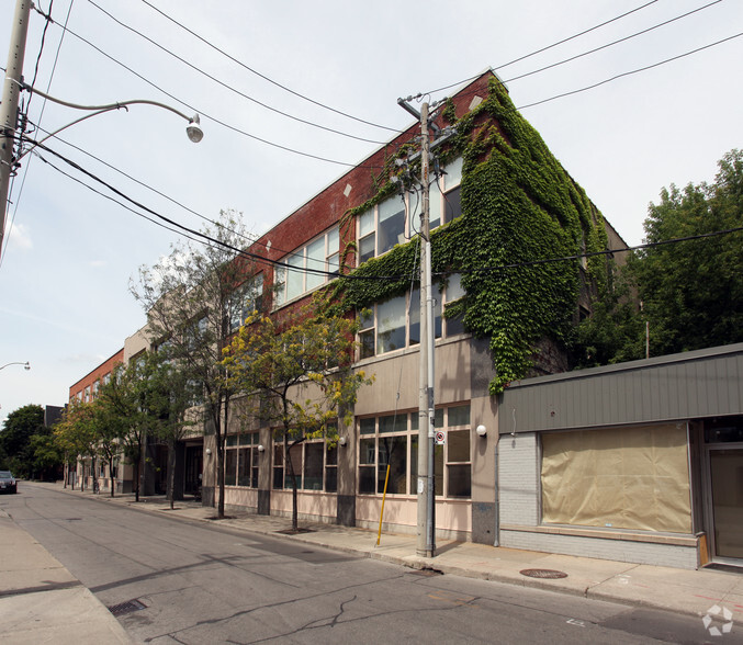 10 Alcorn Ave, Toronto, ON for lease - Primary Photo - Image 1 of 4