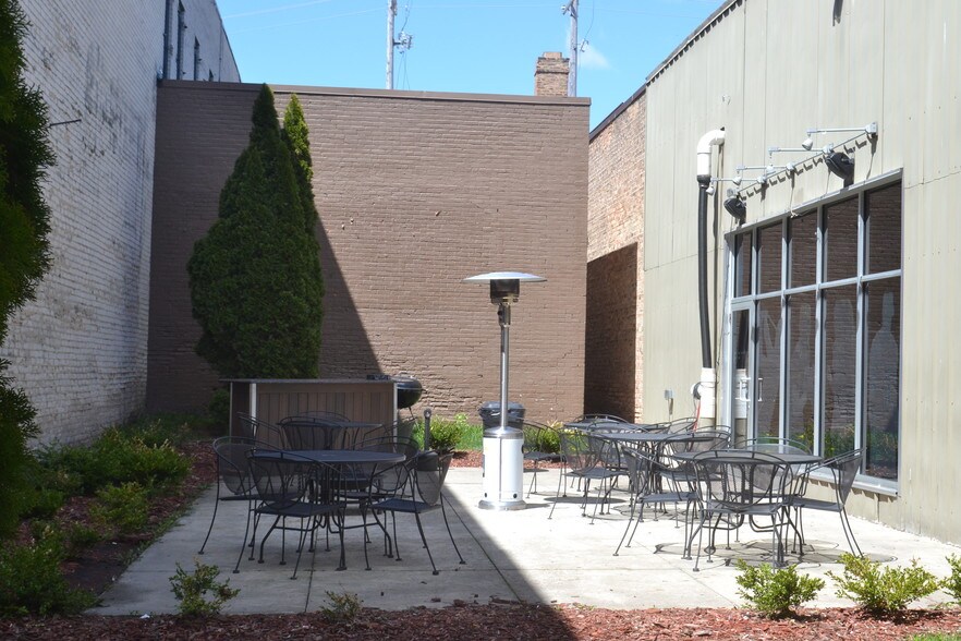 2201-2209 N Dr. Martin Luther King Jr Dr, Milwaukee, WI à louer - Photo du bâtiment - Image 3 de 19