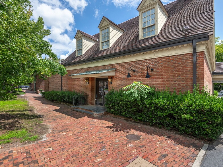 11 Kitchin Pl, Asheville, NC for lease - Building Photo - Image 2 of 11