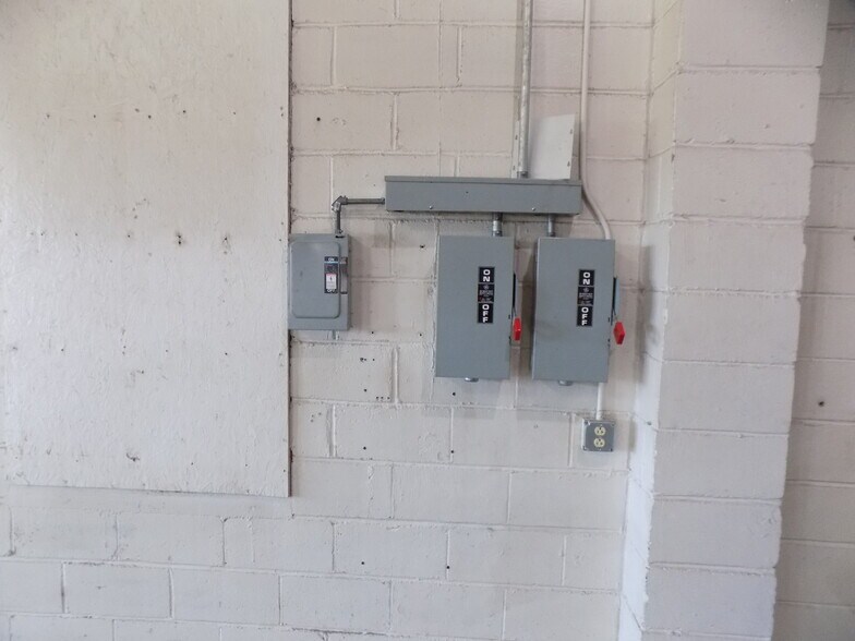 1544 S Main St, Ottawa, KS à vendre - Photo du bâtiment - Image 3 de 16