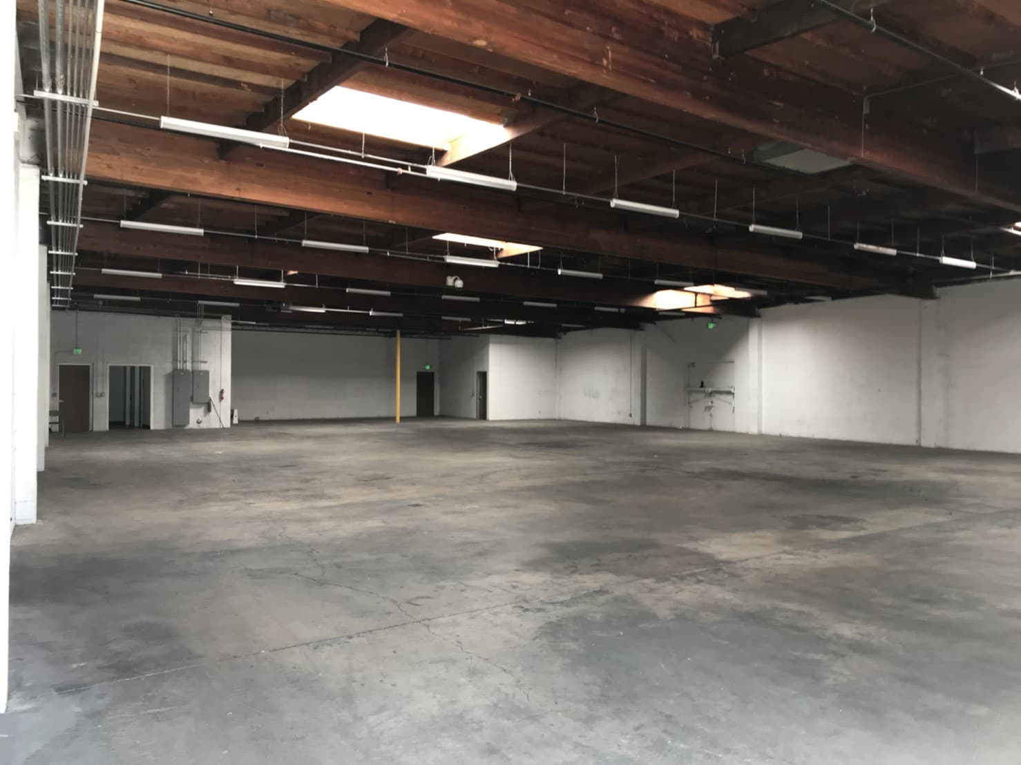 15401-15405 S San Pedro St, Gardena, CA à vendre Photo intérieure- Image 1 de 3