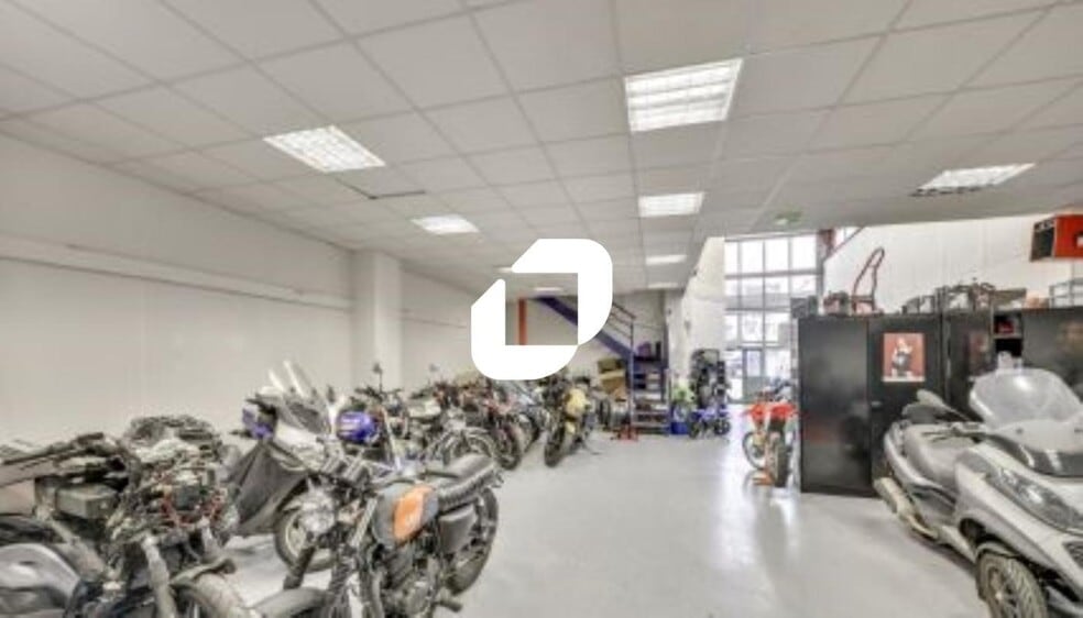 Flex in Meudon for lease - Interior Photo - Image 3 of 6