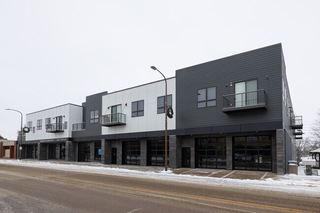 Plus de détails pour 116-118 W Main St, Madelia, MN - Commerce de détail à louer