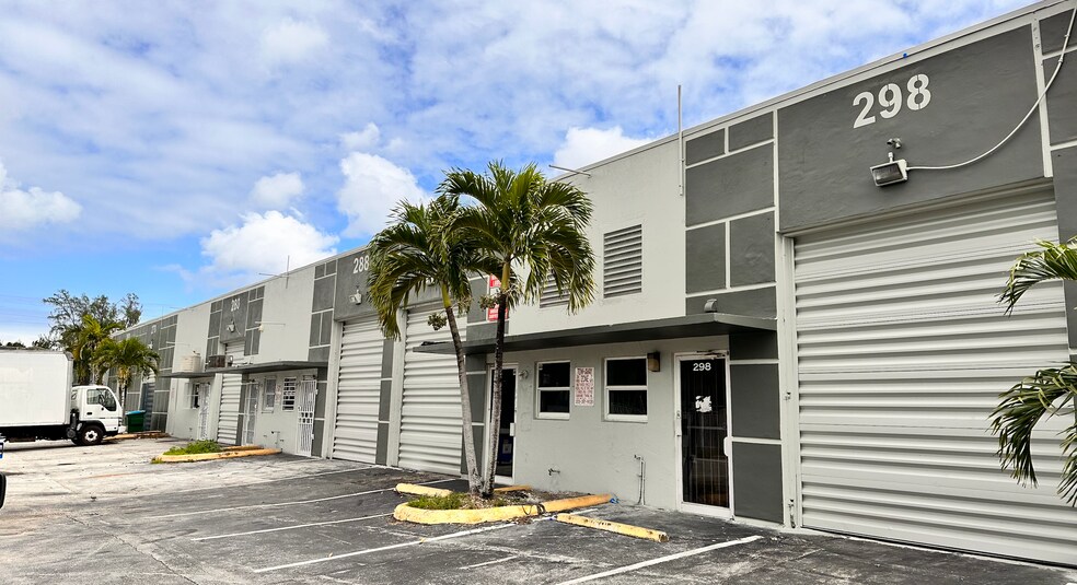 270 W 79th Pl, Hialeah, FL à louer - Photo du bâtiment - Image 1 de 8