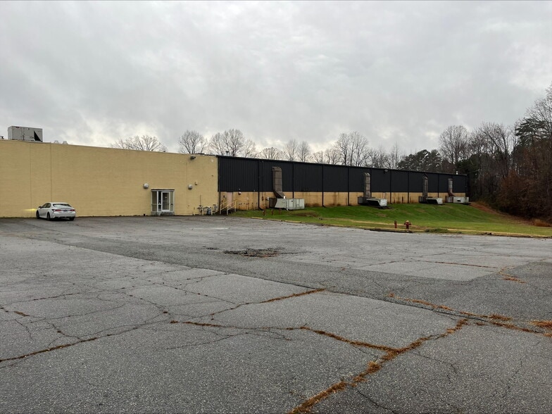 303 Albemarle St, Lexington, NC for lease - Building Photo - Image 1 of 5