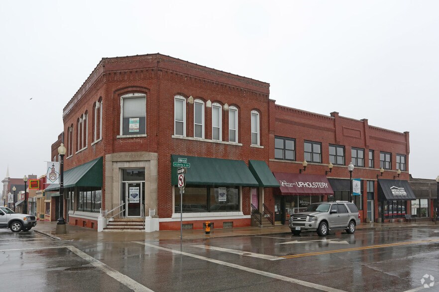 204 W Maple Ave, Independence, MO à louer - Photo du bâtiment - Image 2 de 4