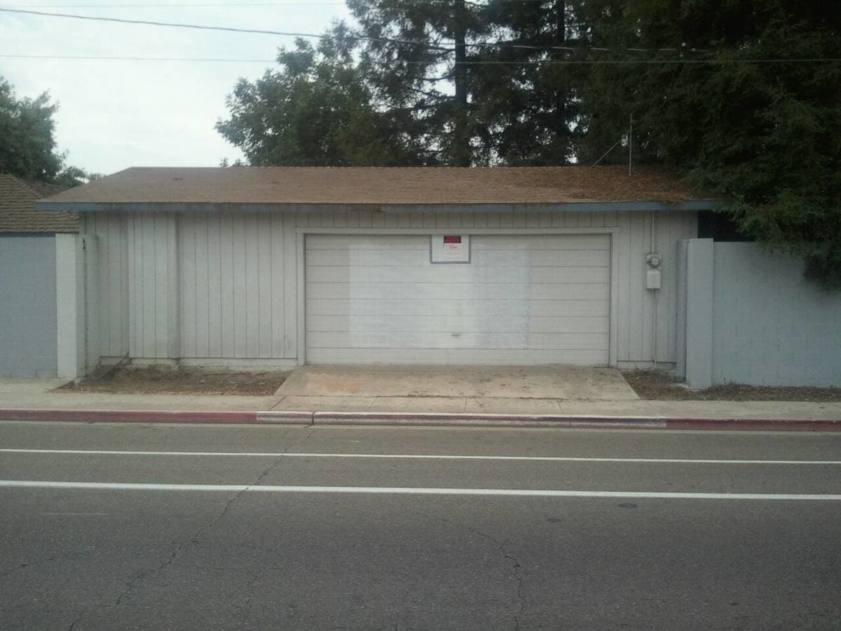 4040 W Iris Ave, Visalia, CA for lease Primary Photo- Image 1 of 7