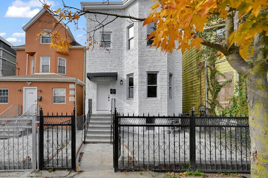 148 S 13th Ave, Mount Vernon, NY à vendre - Photo du bâtiment - Image 1 de 35