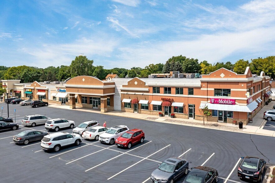 236 1st St W, Waconia, MN à louer - Photo du bâtiment - Image 1 de 18