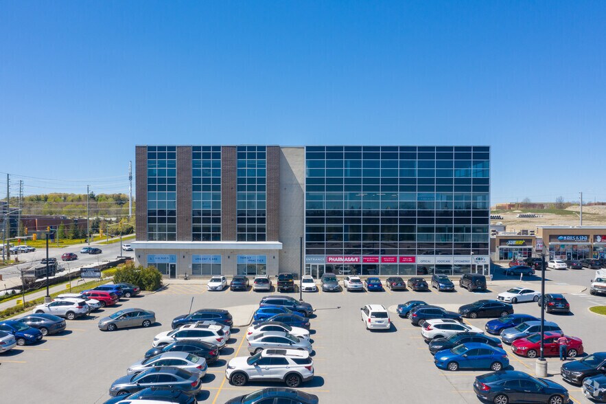 300 Rossland Rd E, Ajax, ON à louer - Photo du bâtiment - Image 3 de 10