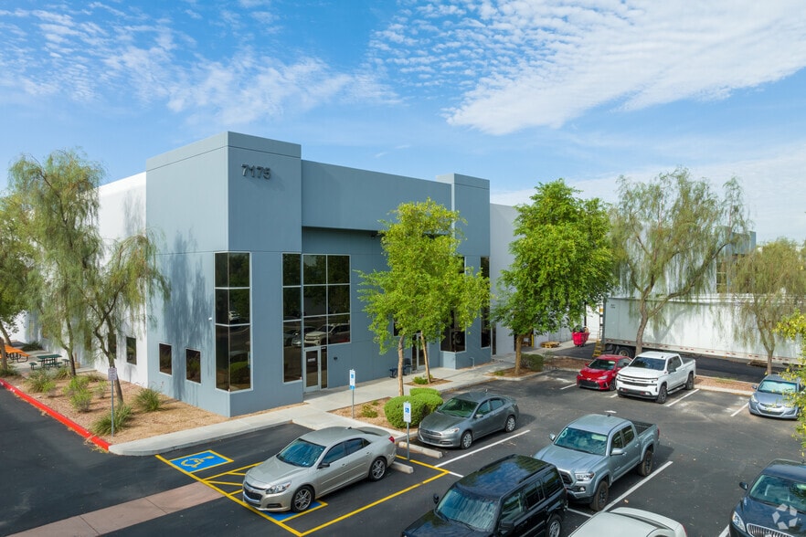 7175 W Sherman Rd, Phoenix, AZ à louer - Photo du bâtiment - Image 2 de 5