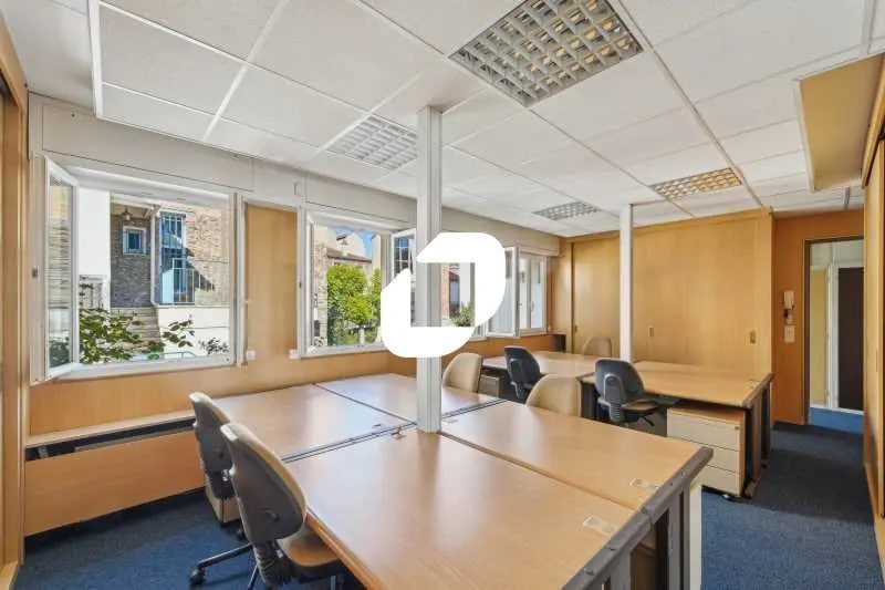Office in Colombes for lease Interior Photo- Image 1 of 18