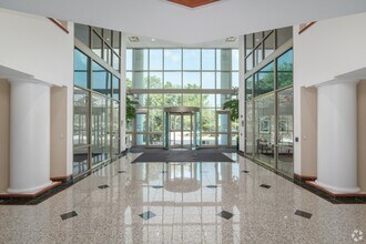 401 Plymouth Rd, Plymouth Meeting, PA à louer Photo intérieure- Image 2 de 12