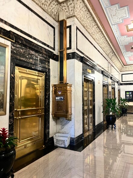 1621 Euclid Ave, Cleveland, OH for lease - Building Photo - Image 2 of 28