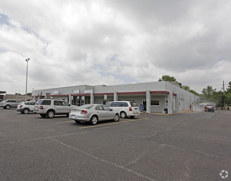 30773-30785 Stephenson Hwy, Madison Heights, MI à vendre - Photo principale - Image 1 de 8