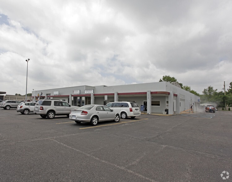 30773-30785 Stephenson Hwy, Madison Heights, MI for sale - Primary Photo - Image 1 of 8
