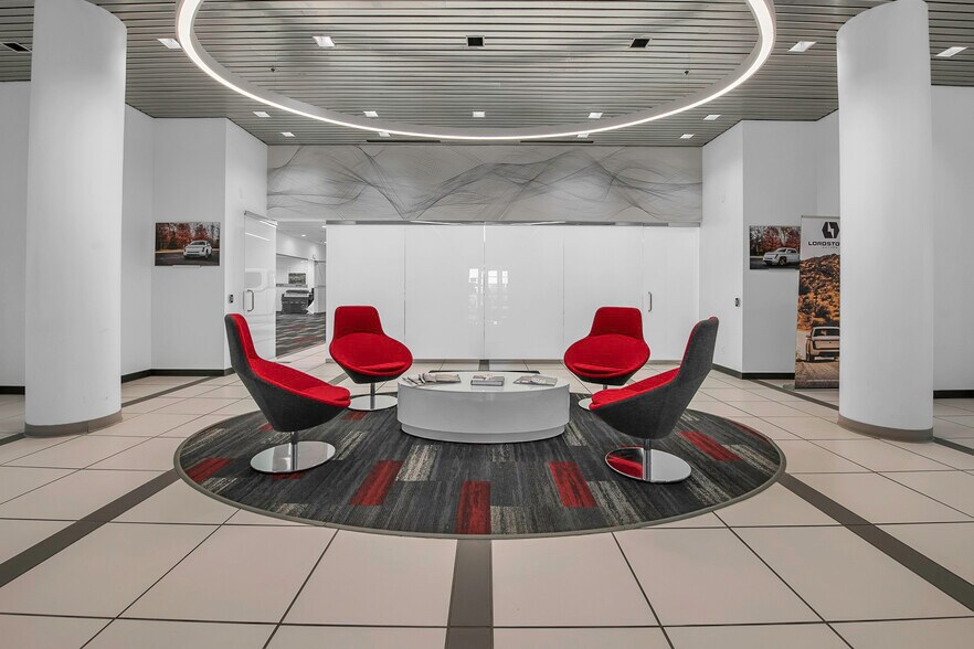 38555 Hills Tech Dr, Farmington Hills, MI à louer - Photo intérieure - Image 3 de 9