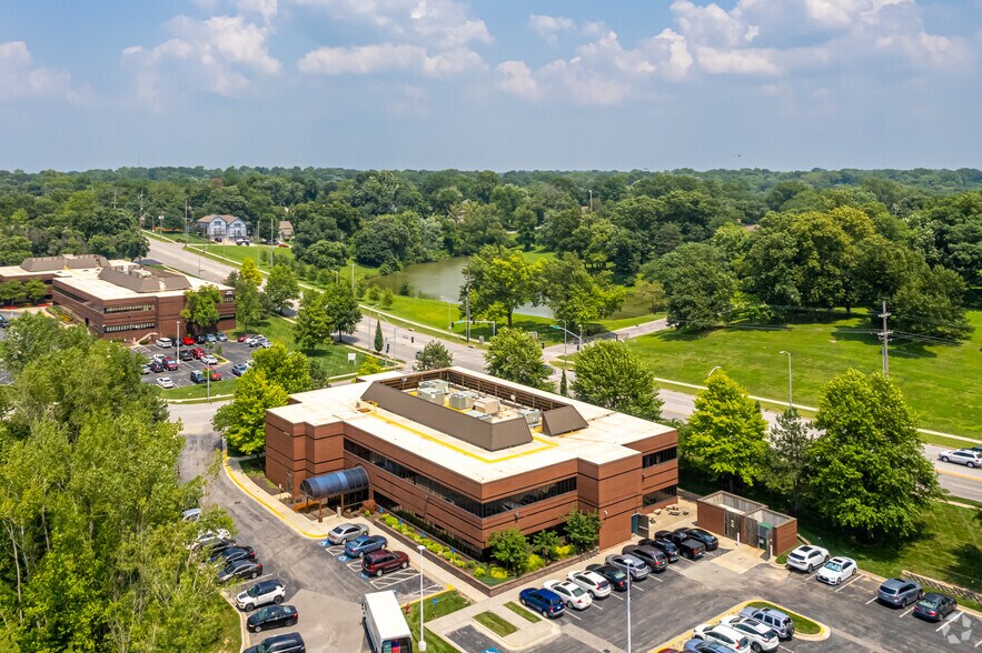 5330 N Oak Tfwy, Kansas City, MO for lease - Aerial - Image 2 of 5
