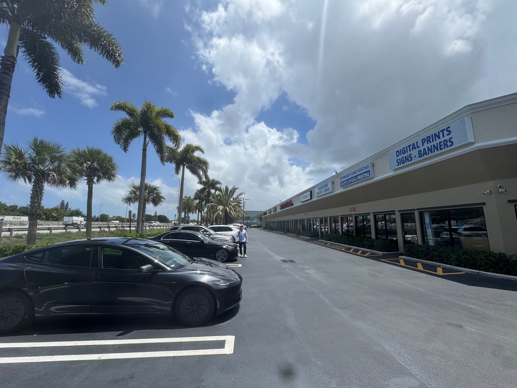 590 SW 9th Ter, Pompano Beach, FL for lease Interior Photo- Image 1 of 8