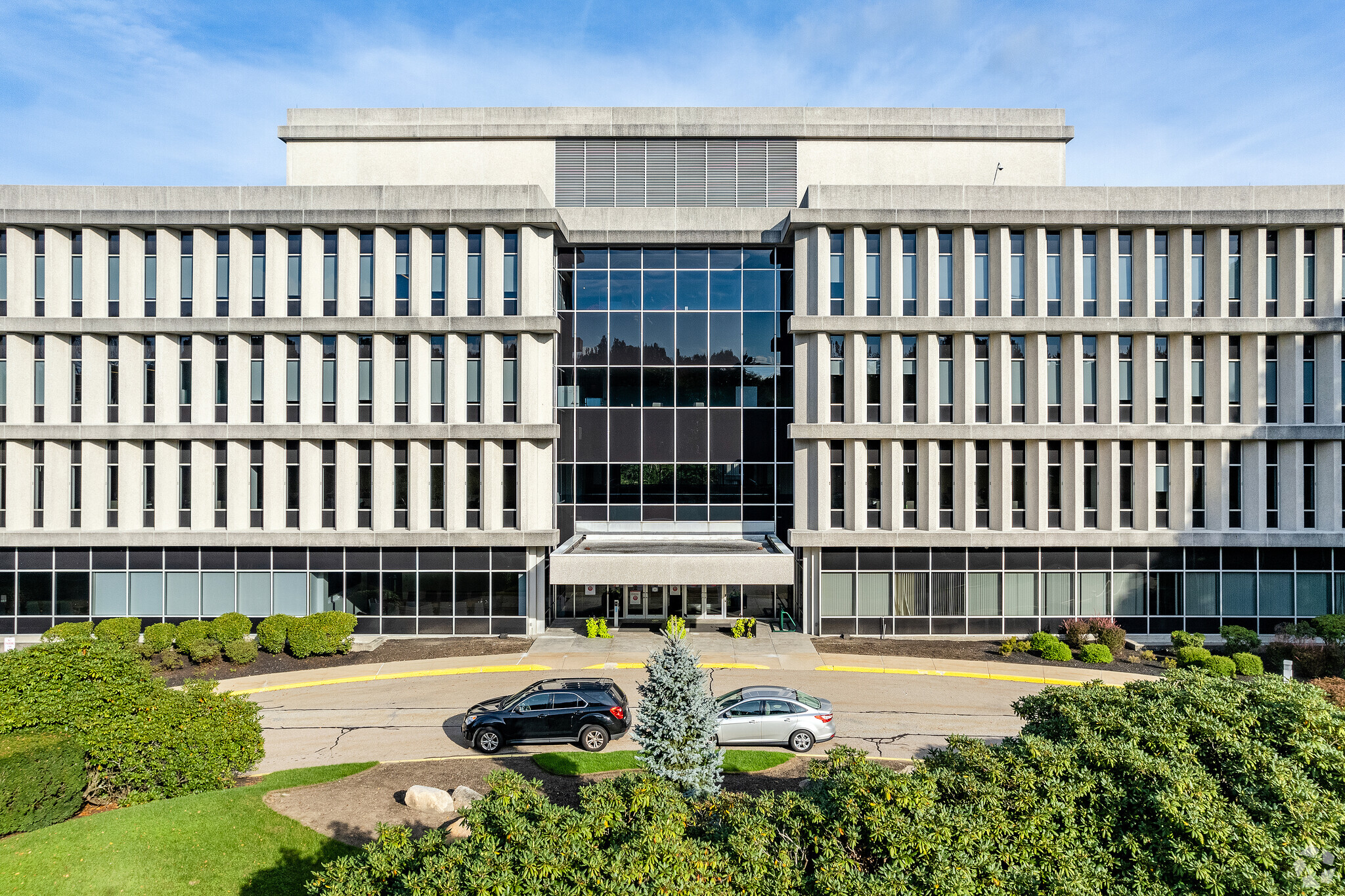 700 Quaker Ln, Warwick, RI for lease Building Photo- Image 1 of 21