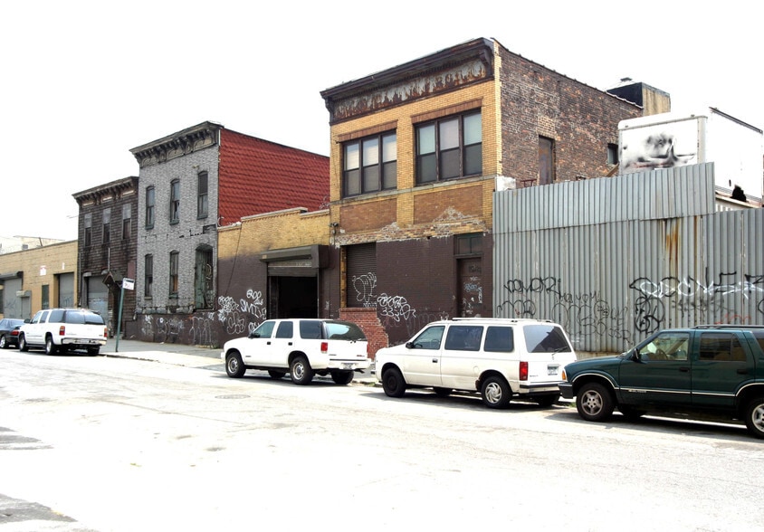 10 Grattan St, Brooklyn, NY for lease - Primary Photo - Image 1 of 10