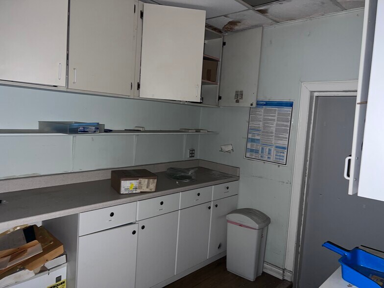 12450 Burbank Blvd, North Hollywood, CA à louer - Photo du bâtiment - Image 3 de 11
