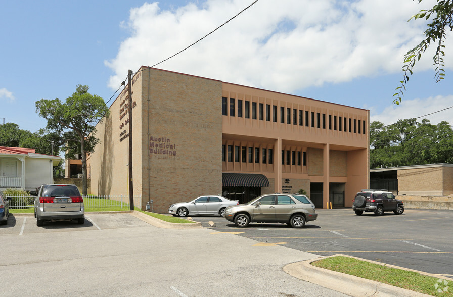 1009 40th St E, Austin, TX for lease - Building Photo - Image 1 of 3