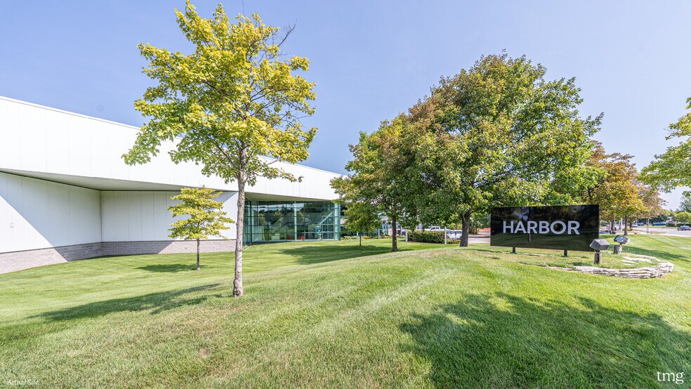100 Harbor Dr, Charlevoix, MI à vendre - Photo du bâtiment - Image 3 de 10