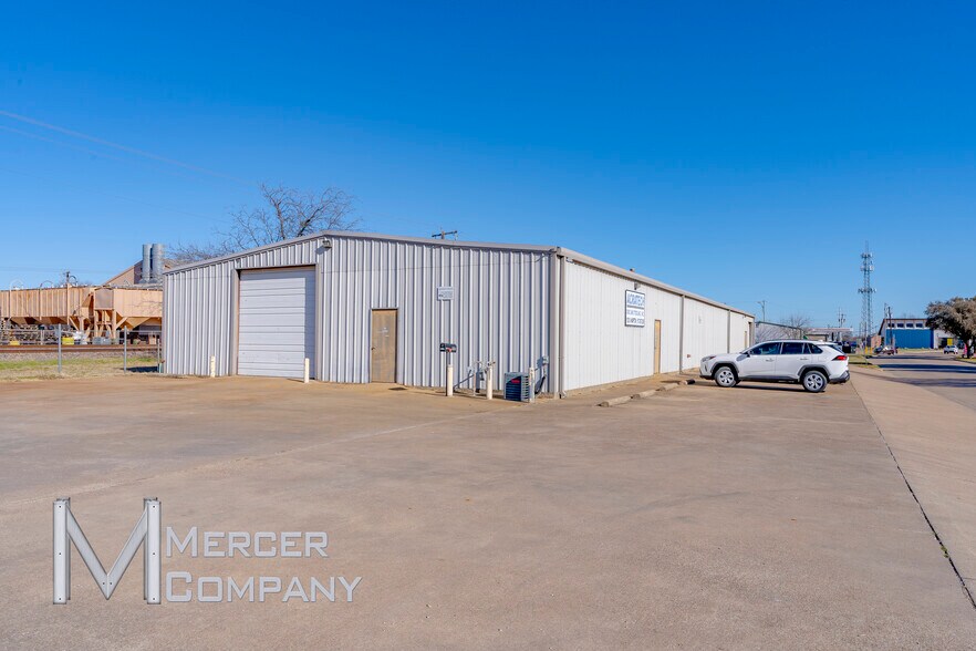 120 S Hampton Rd, Crowley, TX à vendre - Photo du bâtiment - Image 1 de 3