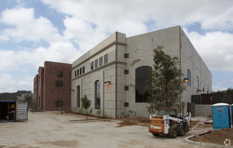 1977 Citracado Pky, Escondido, CA for lease - Building Photo - Image 2 of 5