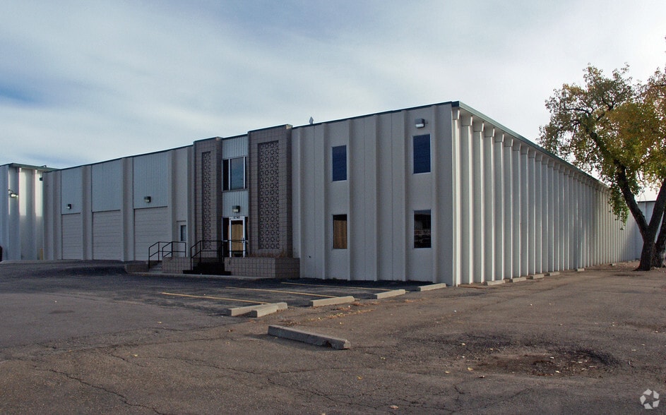 5740 Logan St, Denver, CO for lease - Building Photo - Image 2 of 5