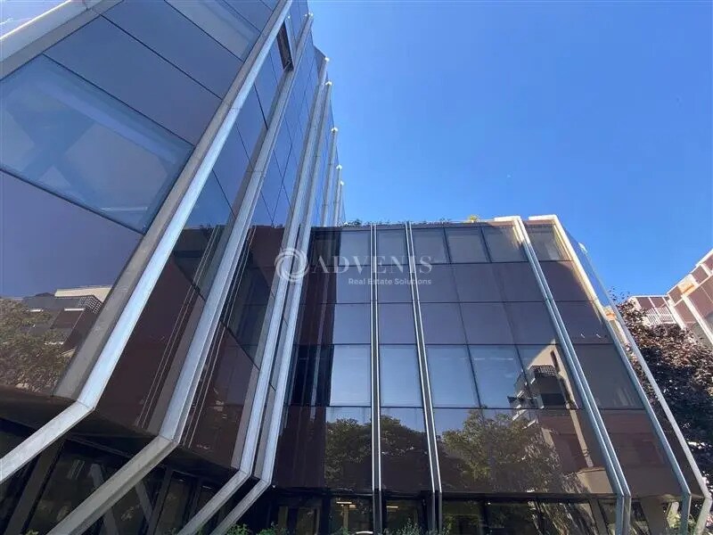 Office in Malakoff for lease Building Photo- Image 1 of 12