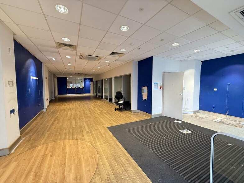 28 Market Pl, Wisbech for lease - Building Photo - Image 3 of 11