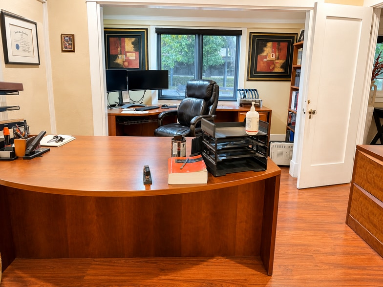 3895 Brockton Ave, Riverside, CA à louer - Photo du bâtiment - Image 3 de 10