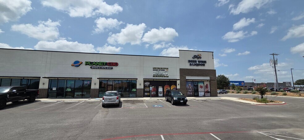 7875 Kitty Hawk rd, Converse, TX à louer - Photo du bâtiment - Image 2 de 5