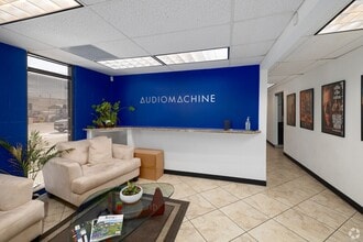8411-8421 Canoga Ave, Canoga Park, CA for lease Interior Photo- Image 2 of 4