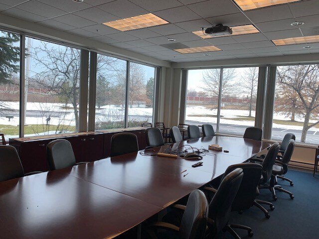 8020 Tyler Blvd, Mentor, OH à louer - Photo intérieure - Image 3 de 8