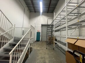 4700 N Dixie Hwy, Oakland Park, FL à louer Photo intérieure- Image 2 de 7