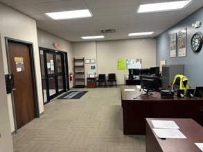 400 Riverwalk Pky, Tonawanda, NY à louer Photo intérieure- Image 2 de 6