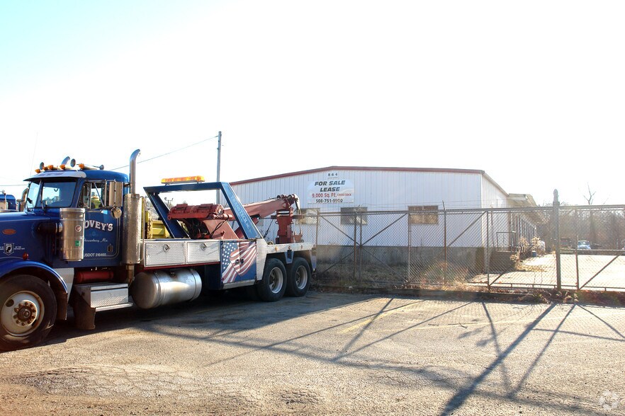 864 Hartford Tpke, Shrewsbury, MA à vendre - Photo du bâtiment - Image 2 de 3