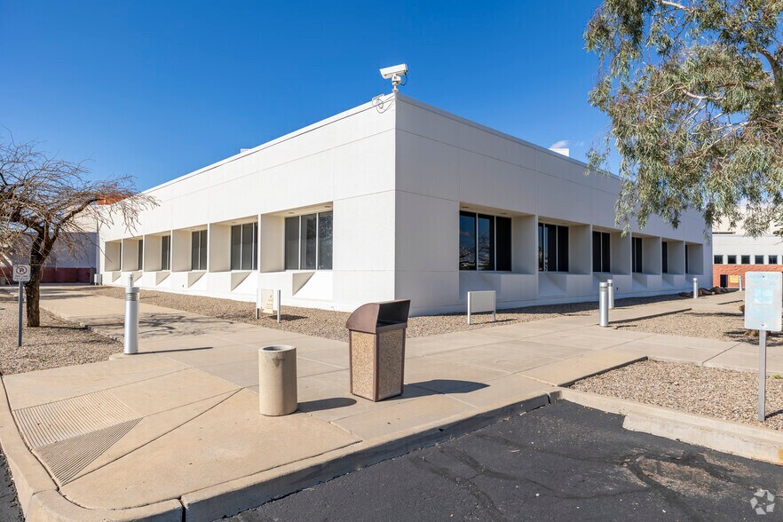 22600 N 19th Ave, Phoenix, AZ à louer - Photo du bâtiment - Image 2 de 12