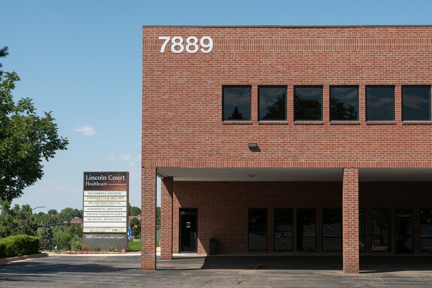 7889 S Lincoln Ct, Littleton, CO à louer - Photo du bâtiment - Image 3 de 10